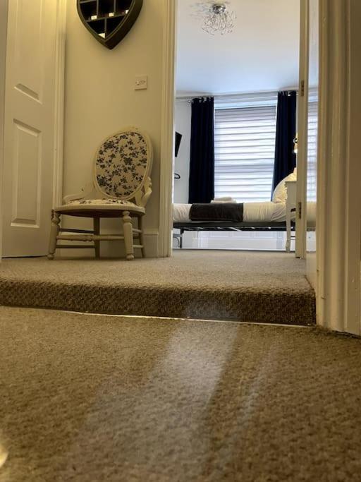 Flat 5 - 2 Bed Centre Affordable Quality Apartment *