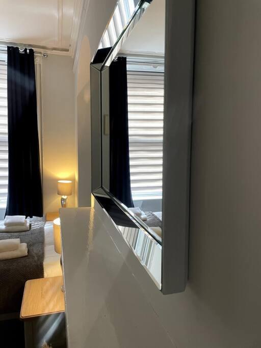 Flat 5 - 2 Bed Centre Affordable Quality *
