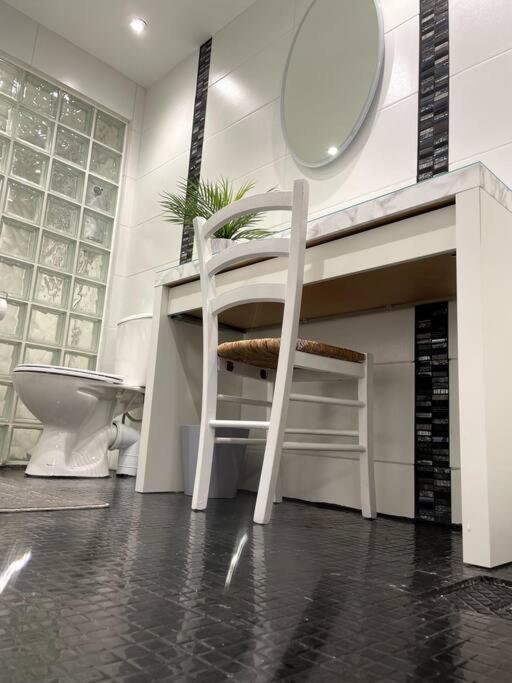 Flat 5 - 2 Bed Centre Affordable Quality Apartment