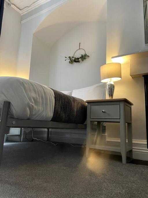 Flat 5 - 2 Bed Centre Affordable Quality