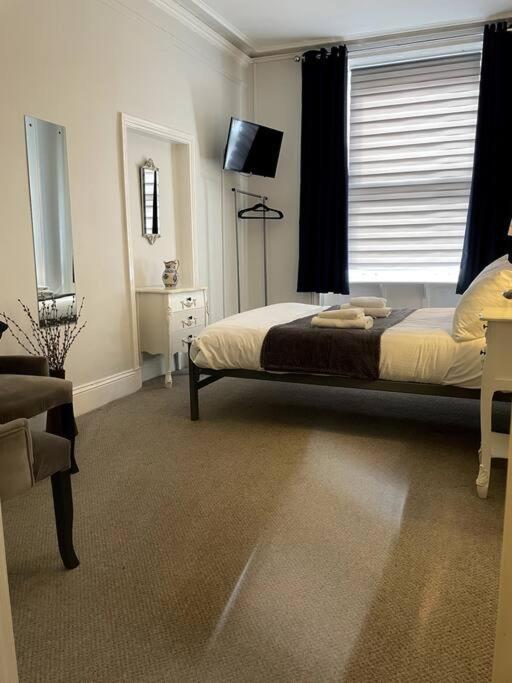 Flat 5 - 2 Bed Centre Affordable Quality