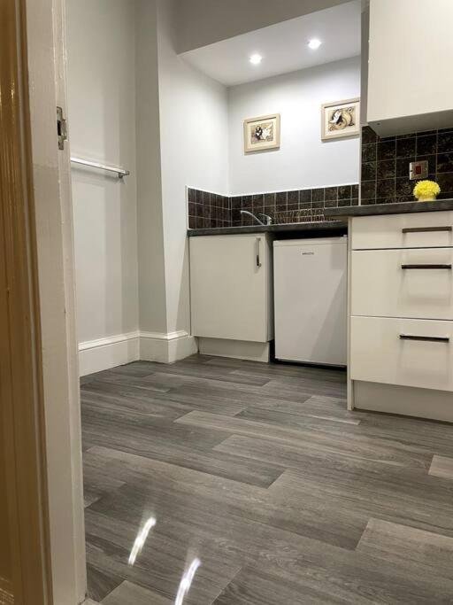 Flat 5 - 2 Bed Centre Affordable Quality Apartment *