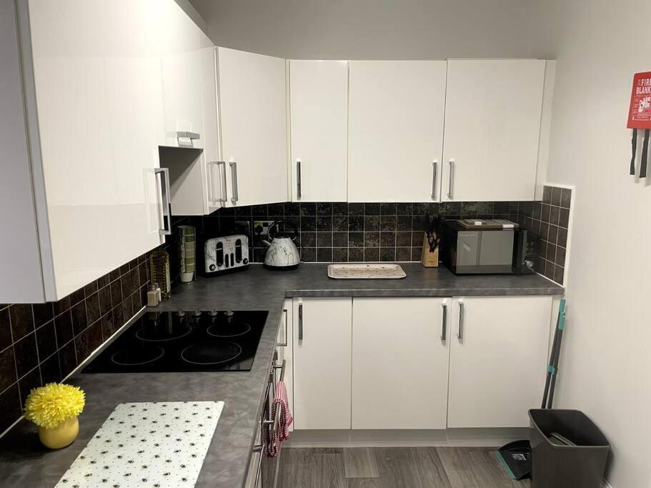 Flat 5 - 2 Bed Centre Affordable Quality